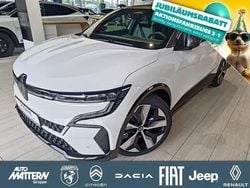 Grau Gebraucht 2023 Renault Mégane Techno Limousine | 36.689 € (Teuer)