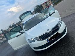 Weiß Gebraucht 2018 Skoda Octavia Clever Kombi | 9.200 €