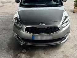 Grau Gebraucht 2014 Kia Carens Van / Kleinbus | 6.599 € (Guter Preis)