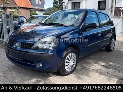 Blau Gebraucht 2002 Renault Clio II Expression Limousine | 2.480 € (Etwas zu teuer)