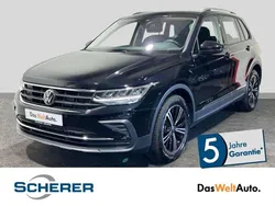 Deep black perleffekt (metallic) Gebraucht 2022 VW Tiguan Active SUV | 36.900 € (Teuer)