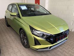 Lucid lime / met Neu 2025 Hyundai i20 Trend Kleinwagen | 23.490 € (Etwas zu teuer)