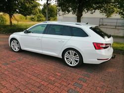 Weiß Gebraucht 2015 Skoda Superb Ambition Kombi | 13.500 € (Fairer Preis)