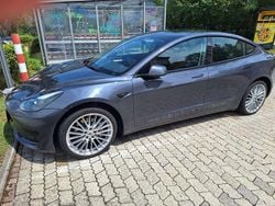 Grau Gebraucht 2022 Tesla Model 3 Standard Range Plus Limousine | 26.500 € (Guter Preis)