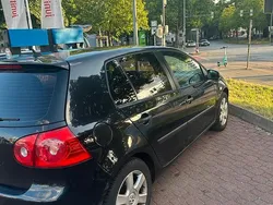 Schwarz Gebraucht 2004 VW Golf V Kleinwagen | 2.500 € (Fairer Preis)