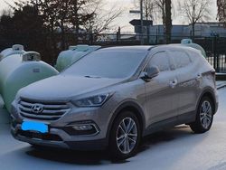 Grau Gebraucht 2016 Hyundai Santa Fe SUV | 21.200 € (Etwas zu teuer)