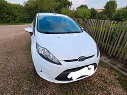 Weiß Gebraucht 2010 Ford Fiesta Trend Kleinwagen | 2.799 € (Fairer Preis)