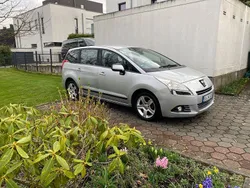 Silber Gebraucht 2011 Peugeot 5008 Van / Kleinbus | 5.999 € (Etwas zu teuer)