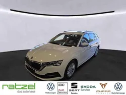 Weiß Gebraucht 2022 Skoda Octavia Ambition Kombi | 23.820 € (Fairer Preis)
