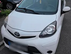 Weiß Gebraucht 2014 Toyota Aygo Kleinwagen | 4.200 € (Guter Preis)