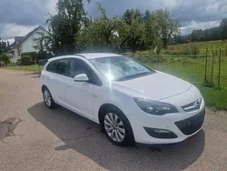 Weiß Gebraucht 2015 Opel Astra Style Kombi | 6.900 € (Guter Preis)
