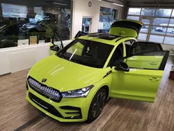 Grün Gebraucht 2023 Skoda Enyaq iV RS SUV | 46.439 € (Etwas zu teuer)