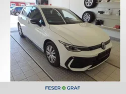 Pure white Gebraucht 2024 VW Golf VIII R-line Limousine | 29.740 € (Guter Preis)