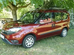 Rot Gebraucht 2019 Fiat Doblò Lounge Van / Kleinbus | 14.400 € (Fairer Preis)