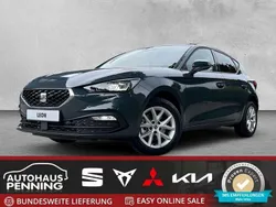 Blau Neu 2025 Seat Leon Limousine | 33.950 € (Etwas zu teuer)