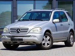 Brillantsilber metalliclack Gebraucht 2005 Mercedes ML270 Edition SUV | 2.990 € (Teuer)
