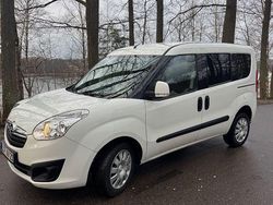 Weiß Gebraucht 2016 Opel Combo Selection Van / Kleinbus | 8.200 € (Fairer Preis)