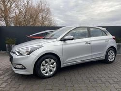 Sleek silver / met Gebraucht 2016 Hyundai i20 GO! Kleinwagen | 7.990 € (Guter Preis)