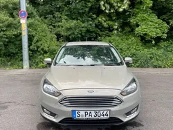 Grün Gebraucht 2018 Ford Focus Cool & Connect Limousine | 9.590 € (Guter Preis)