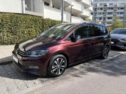Rot Gebraucht 2019 VW Touran IQ Drive Van / Kleinbus | 24.400 € (Fairer Preis)