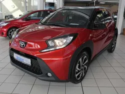 Chili red perleffekt Neu 2024 Toyota Aygo Team Kleinwagen | 17.490 €