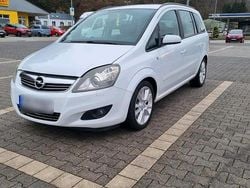 Weiß Gebraucht 2008 Opel Zafira Van / Kleinbus | 2.000 € (Guter Preis)