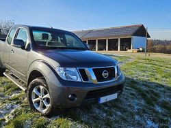 Grau Gebraucht 2012 Nissan Navara Abholung | 12.500 € (Fairer Preis)
