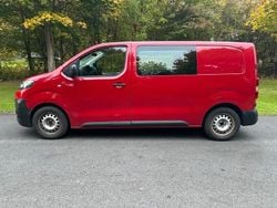 Rot Gebraucht 2017 Citroën Jumpy Van / Kleinbus | 10.300 € (Fairer Preis)