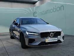 Grau Gebraucht 2024 Volvo S60 Limousine | 46.250 € (Etwas zu teuer)