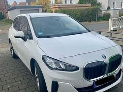 Weiß Gebraucht 2024 BMW 216 Active Tourer Sport Line Van / Kleinbus | 23.999 € (Superpreis)