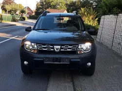 Grau Gebraucht 2014 Dacia Duster Lauréate SUV | 4.900 € (Superpreis)