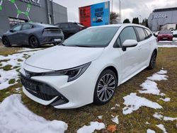 Schneeweiß Gebraucht 2023 Toyota Corolla Team Kombi | 31.990 € (Etwas zu teuer)