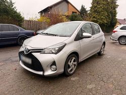 Silber Gebraucht 2016 Toyota Yaris Hybrid Kleinwagen | 10.800 € (Guter Preis)