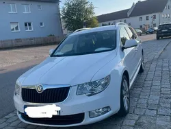 Weiß Gebraucht 2012 Skoda Superb Exclusive Kombi | 5.500 €