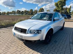 Grau Gebraucht 2001 Audi A4 Limousine | 2.300 € (Fairer Preis)