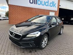 Schwarz Gebraucht 2017 Volvo V40 CC Momentum Kombi | 7.400 € (Fairer Preis)