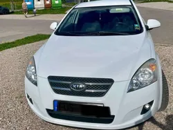 Weiß Gebraucht 2009 Kia Ceed Basis Limousine | 2.900 € (Teuer)