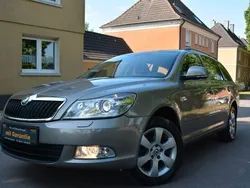 Beige Gebraucht 2011 Skoda Octavia Elegance Kombi | 8.990 € (Fairer Preis)