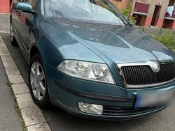Grün Gebraucht 2005 Skoda Octavia Kombi | 2.800 €