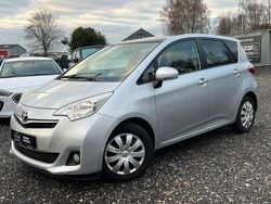 Silber Gebraucht 2014 Toyota Verso-S Van / Kleinbus | 4.990 € (Guter Preis)