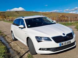 Weiß Gebraucht 2019 Skoda Superb LAURIN & KLEMENT Kombi | 21.490 € (Guter Preis)