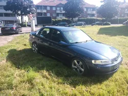 Blau Gebraucht 1999 Opel Vectra Sport Limousine | 1.300 € (Fairer Preis)