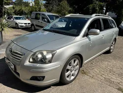 Silber Gebraucht 2006 Toyota Avensis Executive Kombi | 2.350 € (Etwas zu teuer)