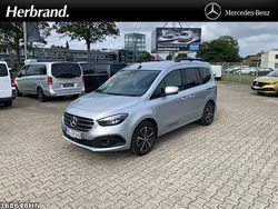 Silber Gebraucht 2023 Mercedes T180 Van / Kleinbus | 32.850 € (Teuer)