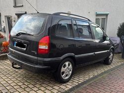 Schwarz Gebraucht 2002 Opel Zafira Elegance Van / Kleinbus | 600 € (Superpreis)