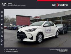Weiß Gebraucht 2025 Toyota Yaris Hybrid Business Edition Limousine | 23.277 € (Guter Preis)