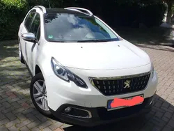 Weiß Gebraucht 2018 Peugeot 2008 Style SUV | 8.800 € (Fairer Preis)