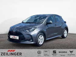 Grau Neu 2025 Toyota Yaris Hybrid Active Limousine | 22.443 € (Guter Preis)