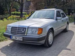 Silber Gebraucht 1990 Mercedes E300 Limousine | 16.900 €