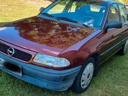 Rot Gebraucht 1995 Opel Astra Limousine | 2.499 €
